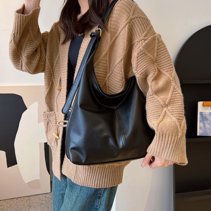 Soft Faux Leather Shoulder Hob - огляд і ціна Leatherwork Workshop